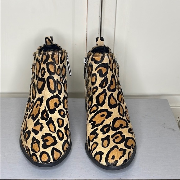 Blondo Womens Waterproof Tami Leopard Print Cow Hair Ankle Boots Size 10M - Picture 1 of 11